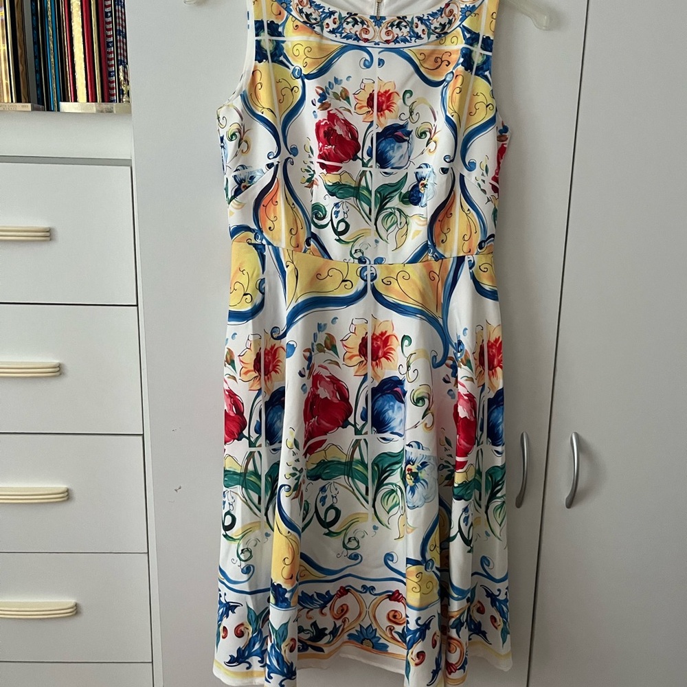Summer dress in a floral design size medium